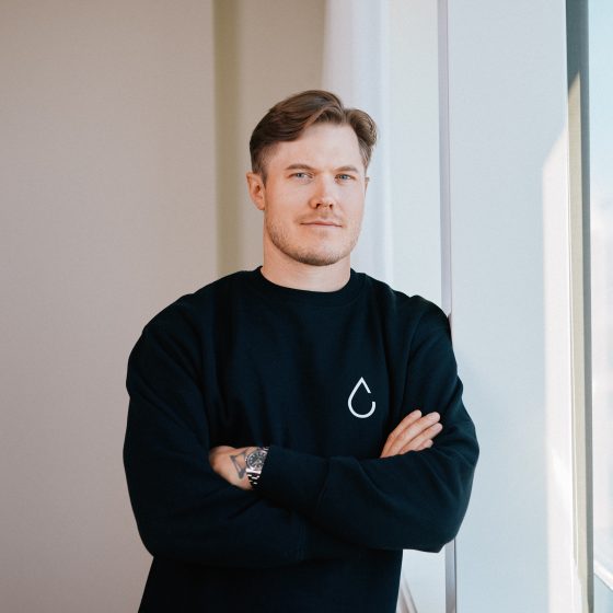 Marius er avdelingsleder i Lomundals nye avdeling i Vestfold. Han jobber som selger og prosjektleder.